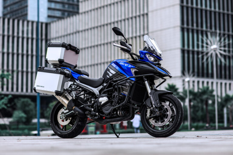 QJ Motor SRT 800 SX: el tanque de guerra chino que sorprende por motor, aplomo y capacidad rutera
