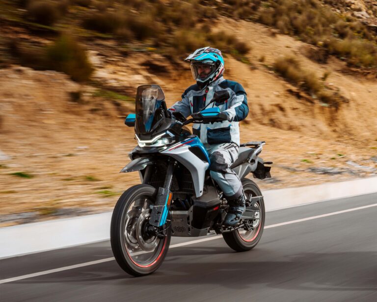 CFMoto 800MT-X: la adventure china que ya no juega a copiar, juega a competir