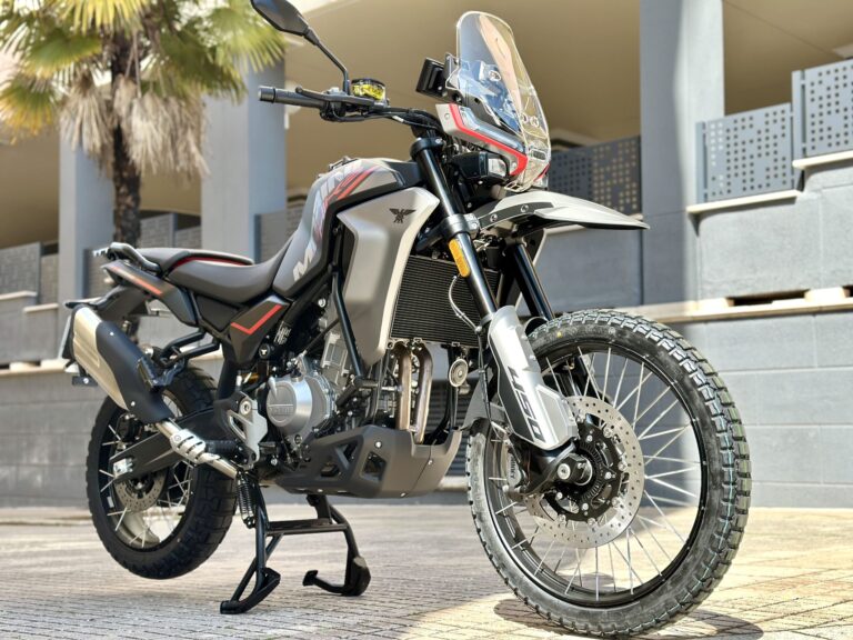 Moto Morini Alltrhike 450: la trail que no quiere aparentar aventura, quiere ser parte de la aventura