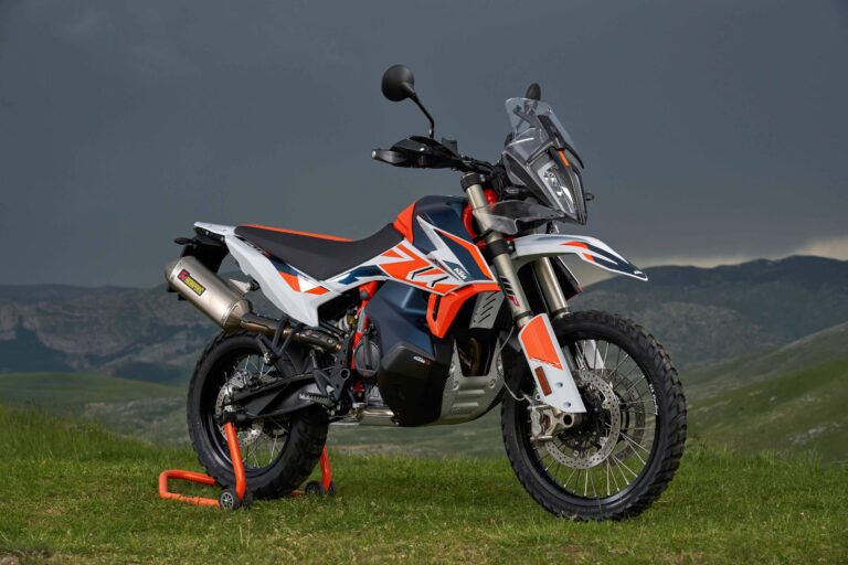 KTM 790 Adventure R: la adventure que no te hace sentir piloto de rally, pero te convence de que podrías serlo